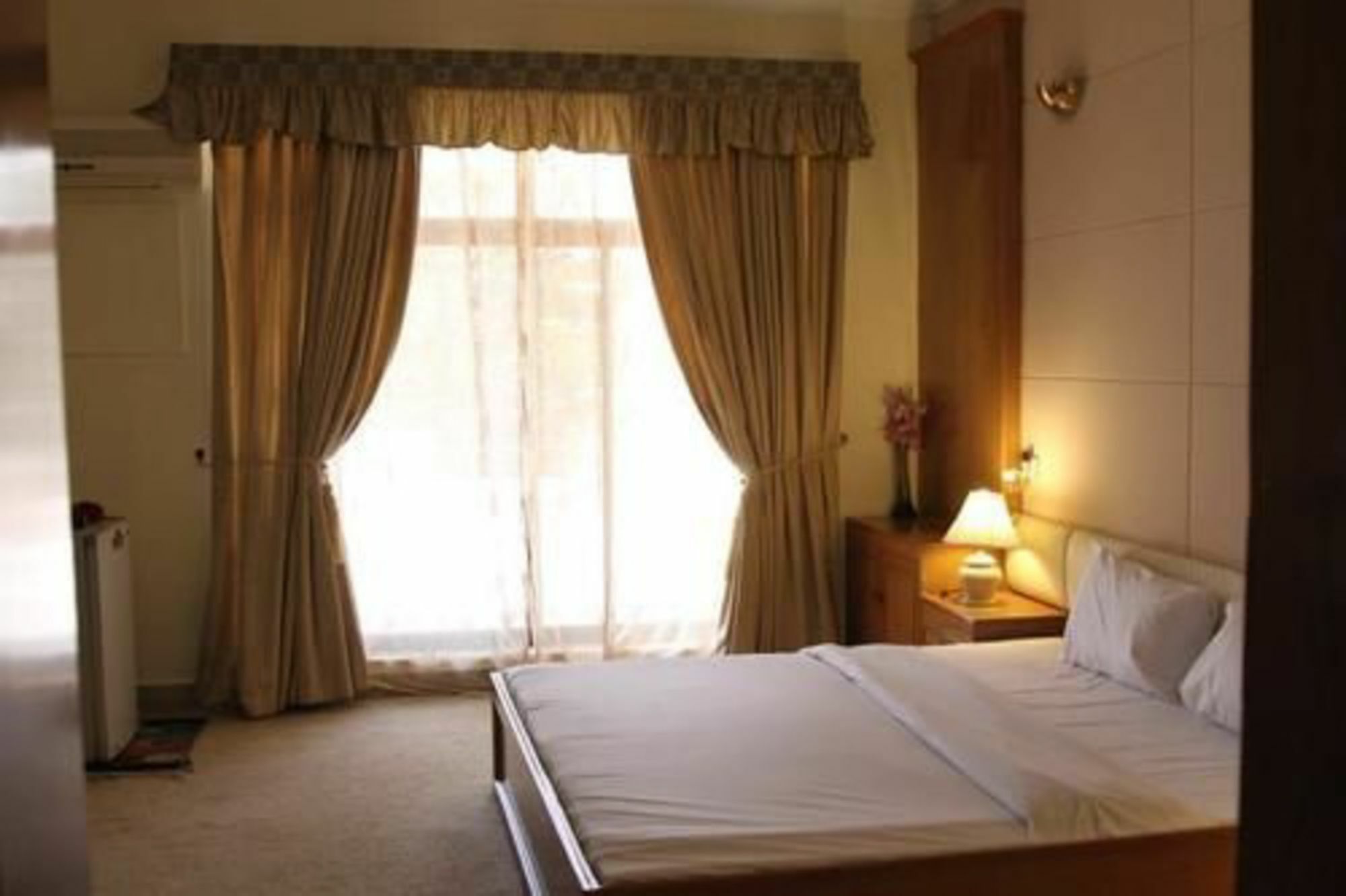 Delano Guest House Islamabad Esterno foto