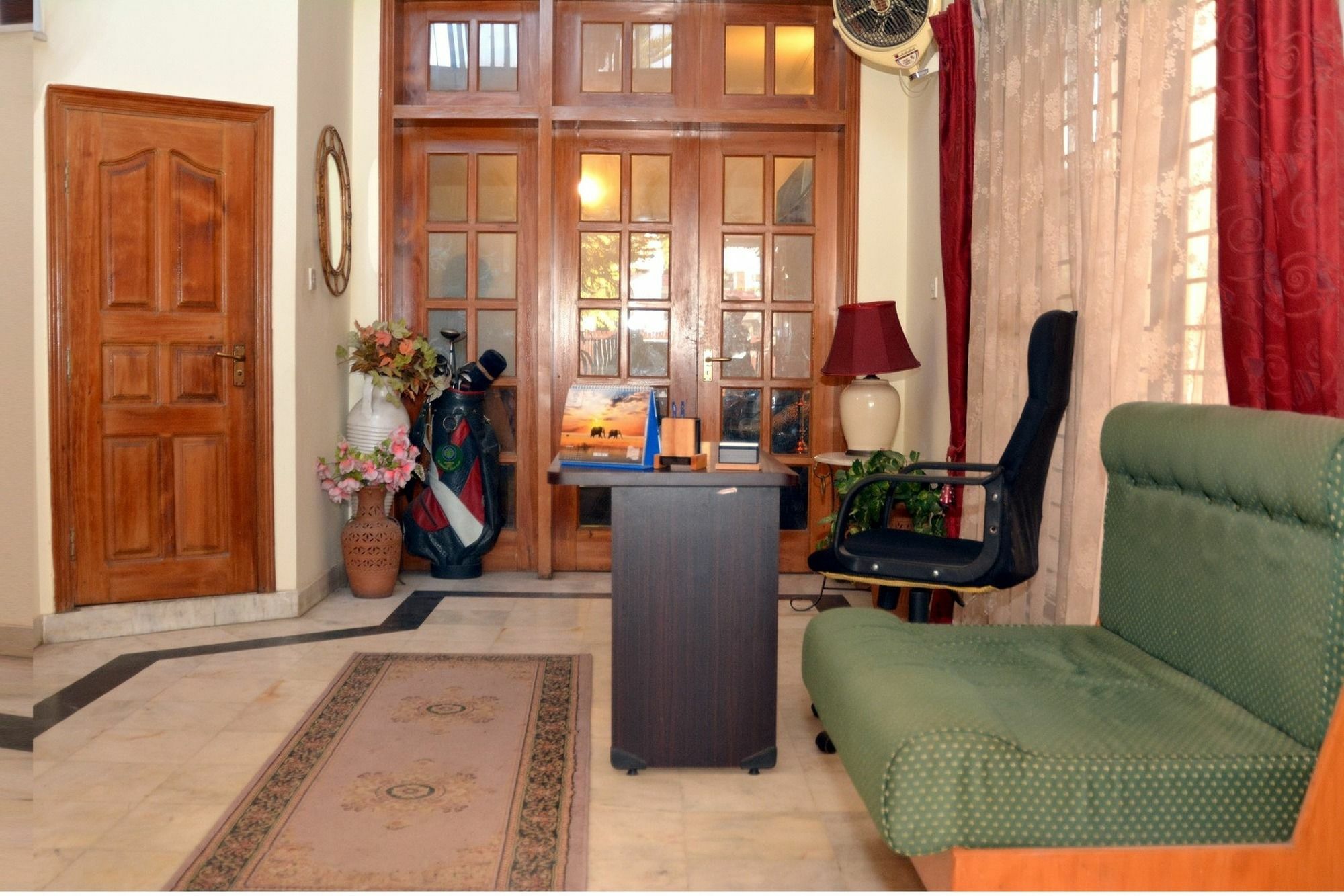 Delano Guest House Islamabad Esterno foto
